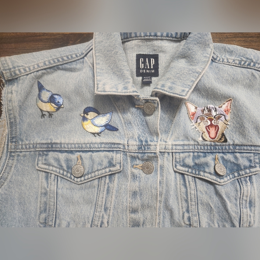 Gap Distressed Denim Jean Vest with Patches small - Picture 4 of 9